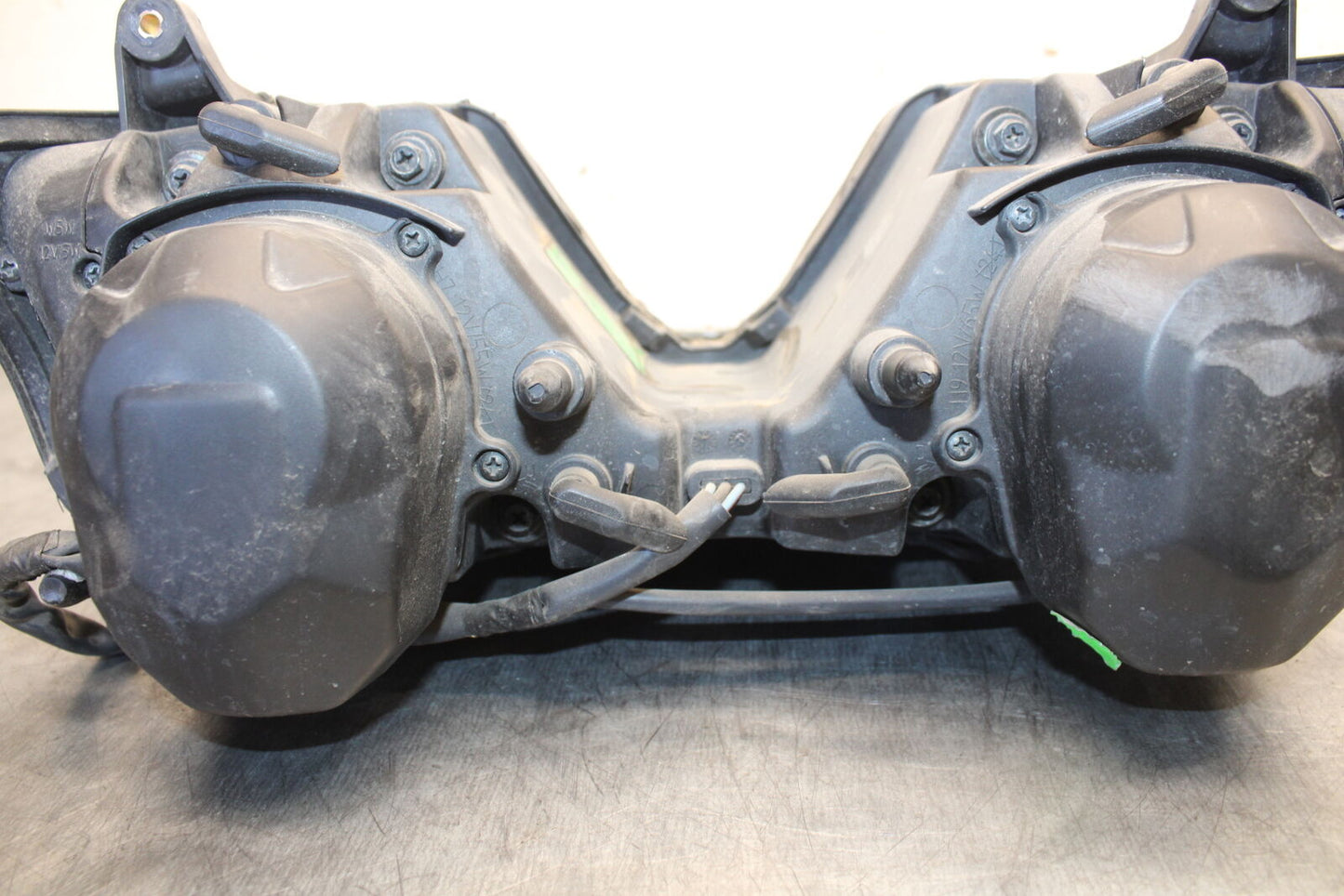 07-08 TRIUMPH DAYTONA 675 FRONT HEADLIGHT HEAD LIGHT LAMP BB685