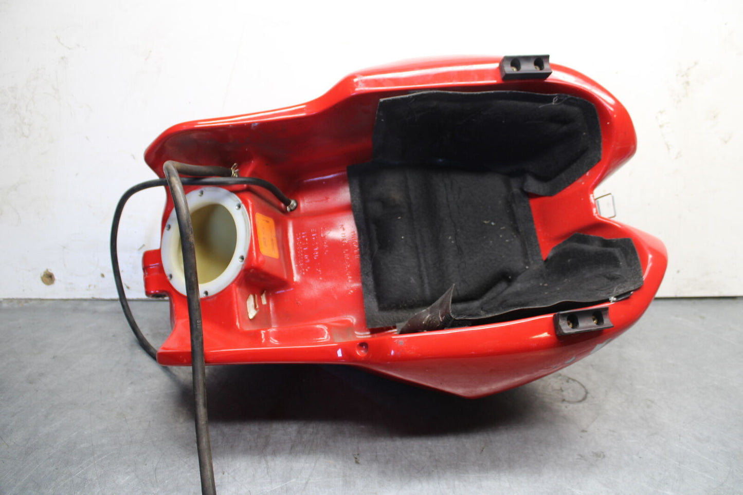 06-07 DUCATI MONSTER 695 GAS TANK FUEL CELL PETROL RESERVOIR BB674