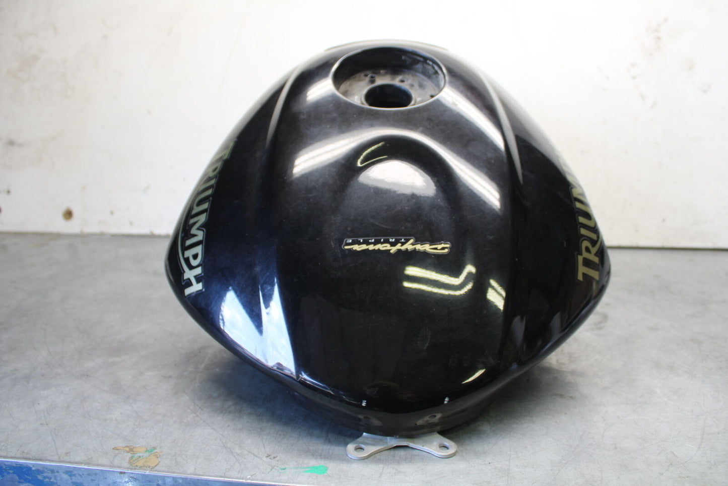 07-08 TRIUMPH DAYTONA 675 GAS TANK FUEL CELL PETROL RESERVOIR T2401091-CM BB685