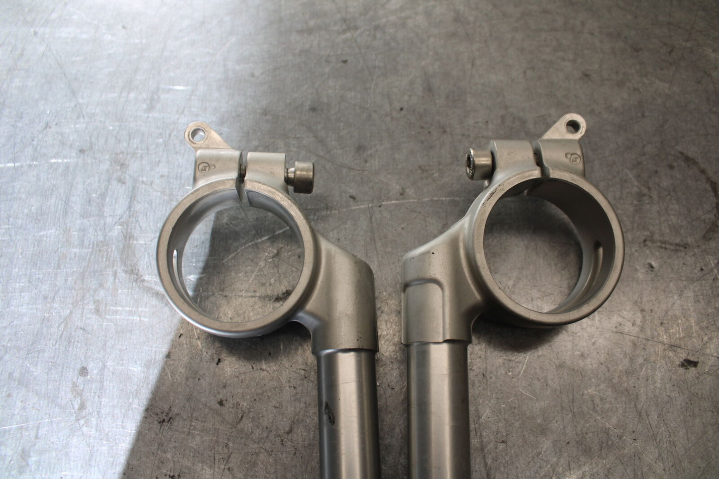 07-08 TRIUMPH DAYTONA 675 LEFT RIGHT CLIP ON ONS HANDLEBARS PAIR SET BB685