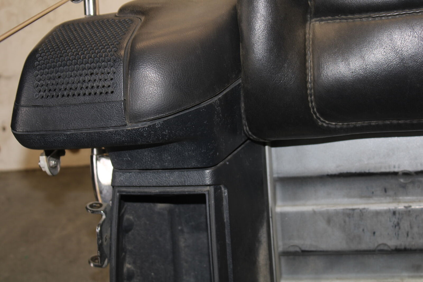 93-00 HONDA GOLDWING 1500 GL1500SE REAR TRUNK COMPARTMENT BB700