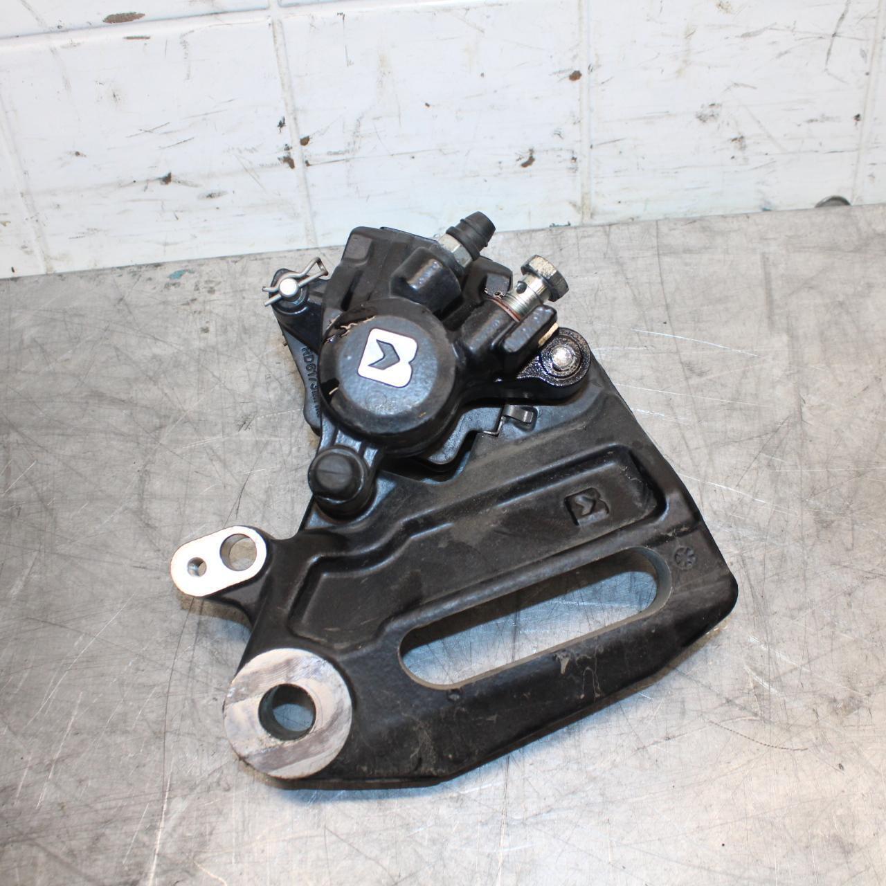 21 HUSQVARNA VITPILEN 401 REAR BACK BRAKE CALIPER W MOUNT BRACKET BB467