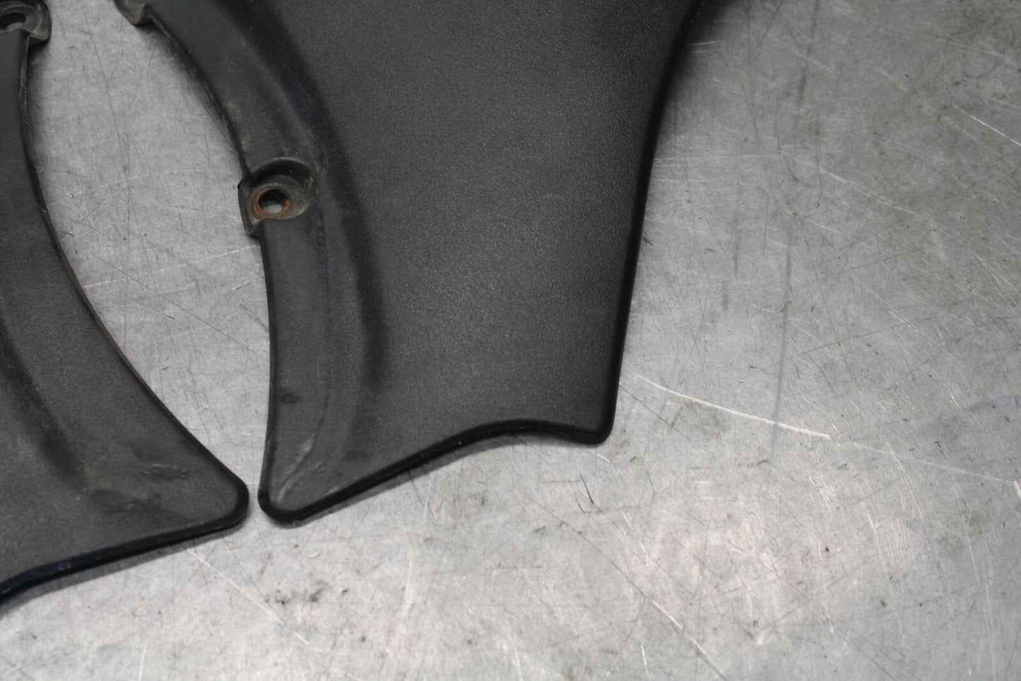 01-06 TRIUMPH TIGER 955I RIGHT LEFT FRONT SIDE SEAT PANELS TRIMS BB693