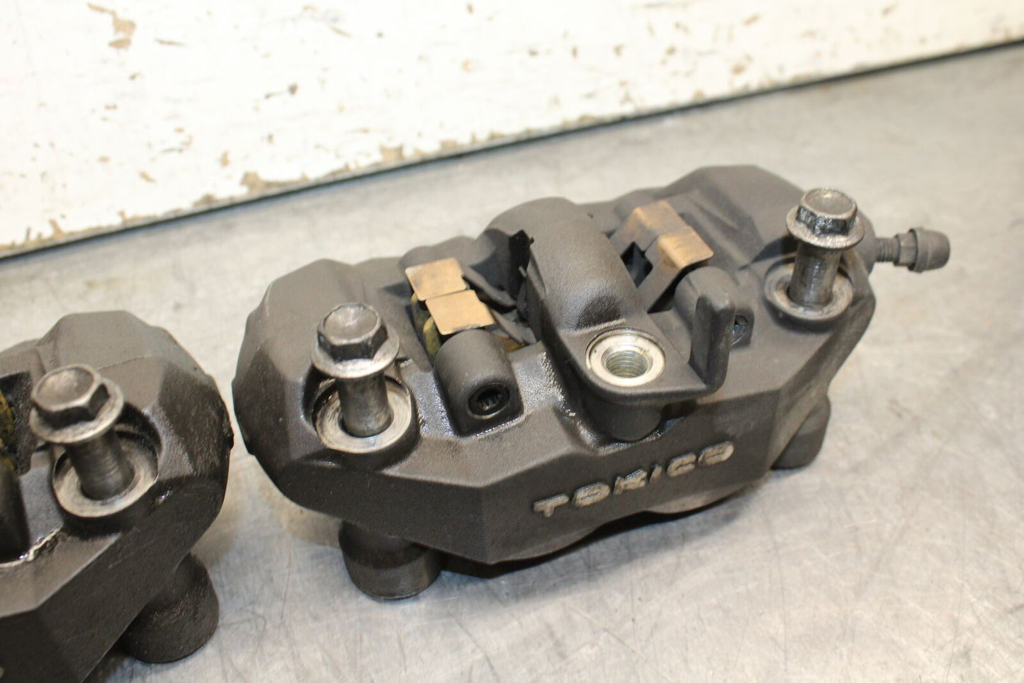 06-07 SUZUKI GSXR 600 RIGHT LEFT FRONT BRAKE CALIPER SET PAIR CALIPERS BB737