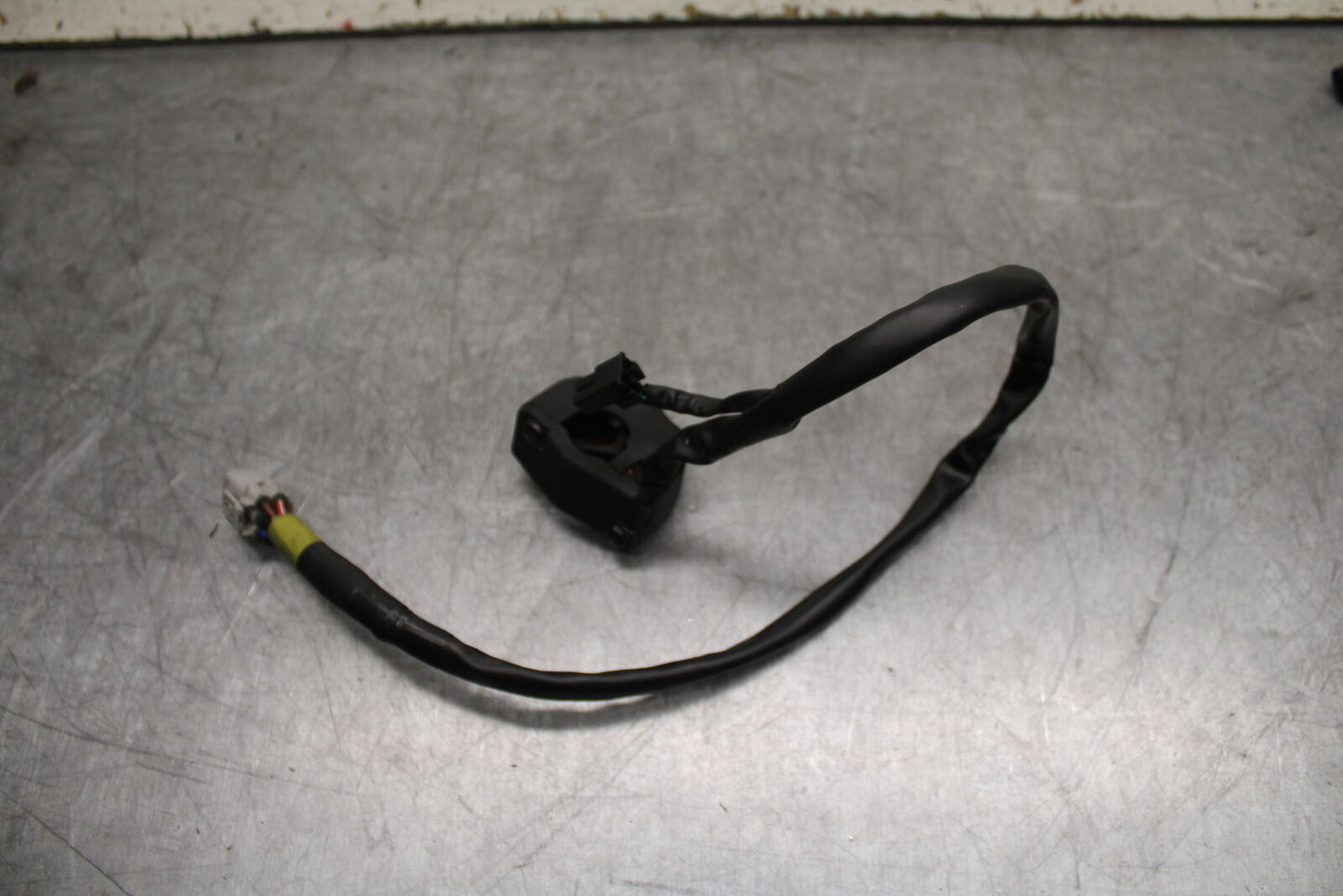 24-25 KAWASAKI NINJA ZX6R RIGHT CLIP ON HANDLE KILL OFF START SWITCH BB726