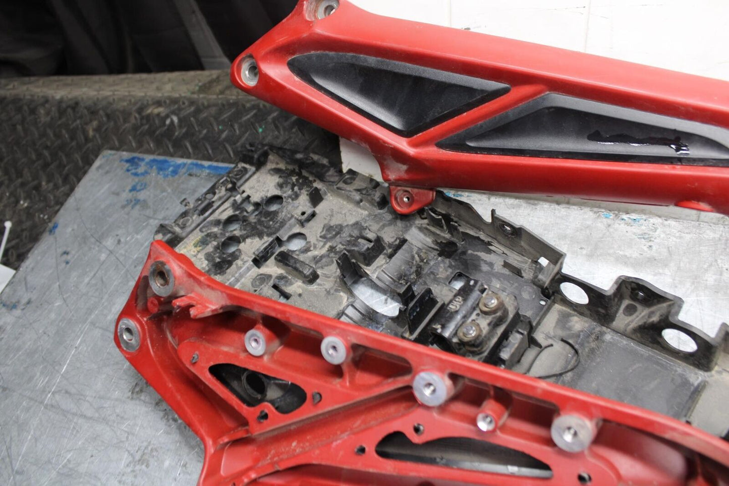 17-21 TRIUMPH STREET TRIPPLE R ABS REAR SUBFRAME BACK SUB FRAME bb452
