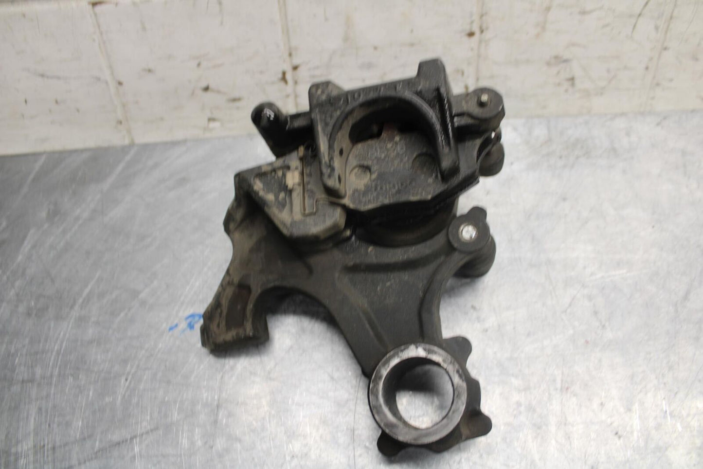08-09 SUZUKI GSXR600 REAR BRAKE CALIPER W MOUNT BRACKET 69100-21H00-999 BB34
