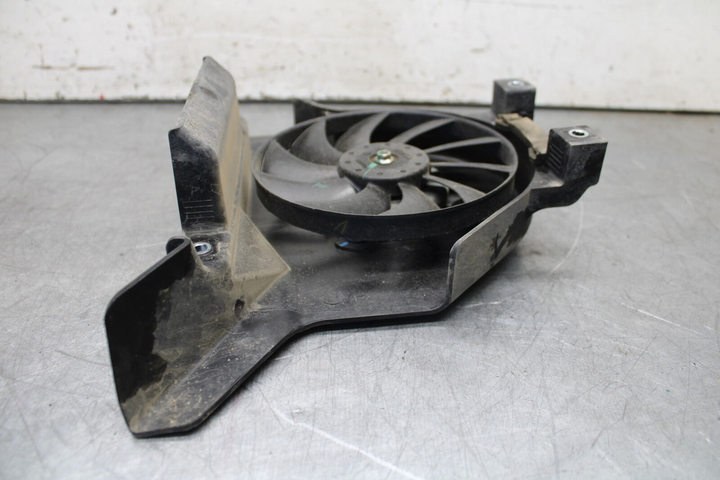 19-22 KAWASAKI Z400 ENGINE RADIATOR COOLING FAN BB708
