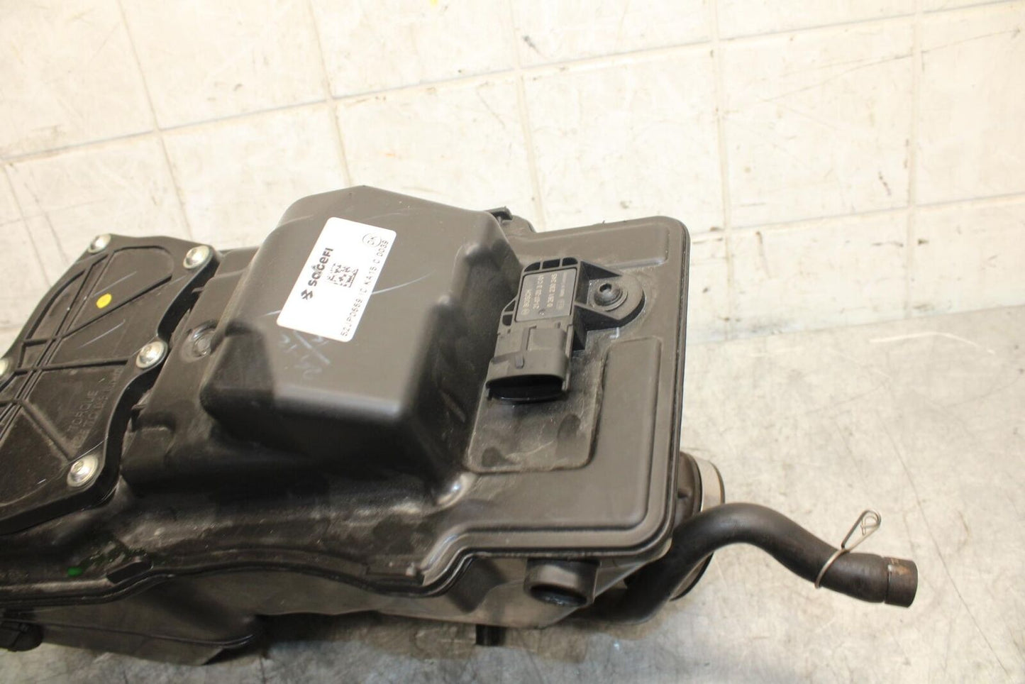 22-23 HUSQVARNA SVARTPILEN 401 AIRBOX AIR INTAKE FILTER BOX BB541