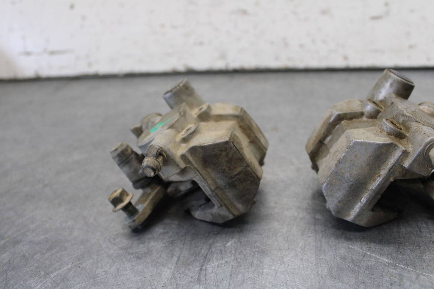 01-05 YAMAHA RAPTOR 660R LEFT RIGHT FRONT BRAKE CALIPER BB695