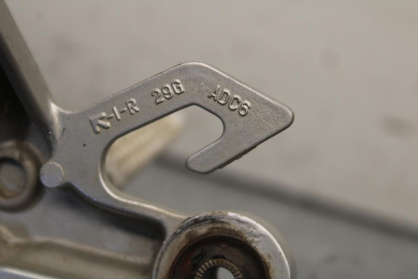 01-03 SUZUKI GSXR600 RIGHT REAR BACK PASSENGER PEG 43600-35F00 BB633