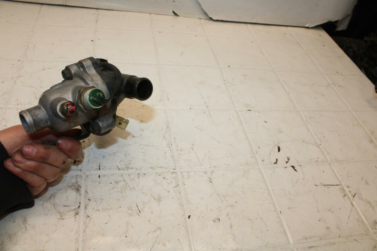 93-96 SUZUKI GSXR1100W THERMOSTAT W HOUSING ASSEMBLY BB12