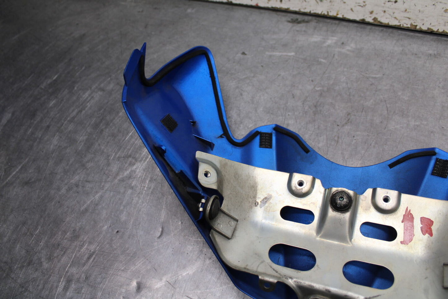 2009 Suzuki GSXR600 GAS TANK FUEL CELL COVER FAIRING COWL BB116
