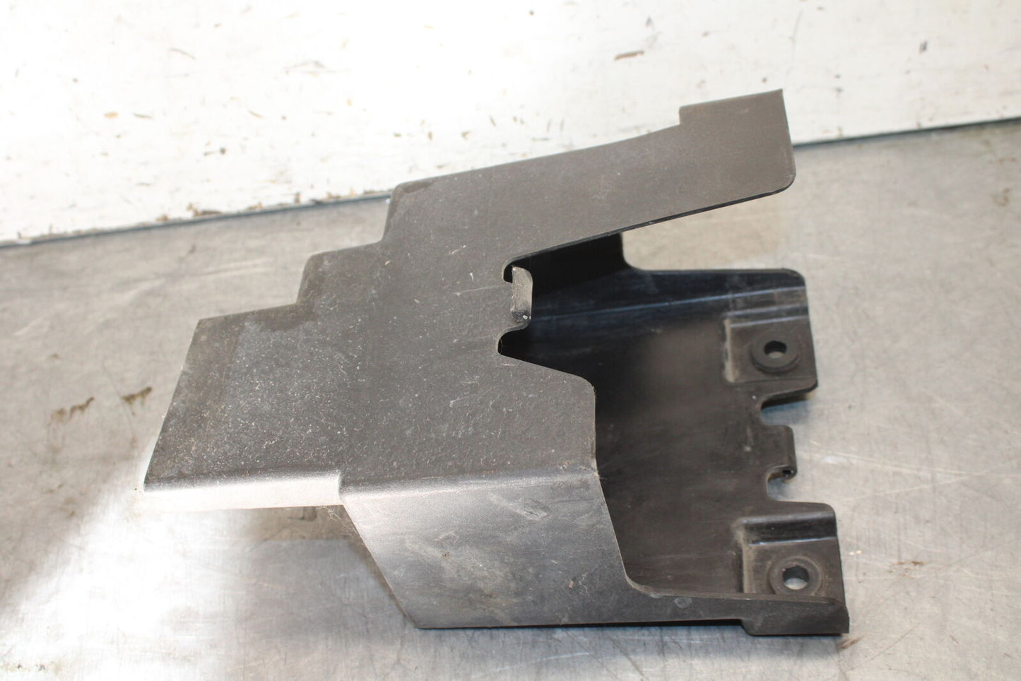 01-06 TRIUMPH TIGER 955I REAR BACK TAIL UNDERTAIL BATTERY TRAY PLASTIC BB693