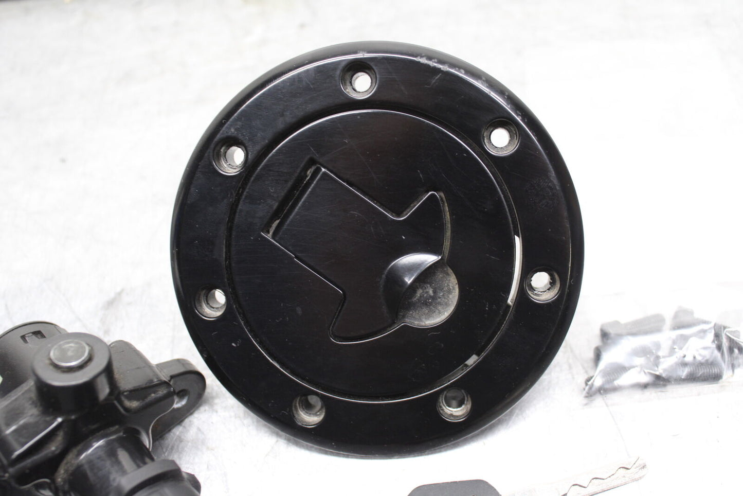 17-24 KTM 390 DUKE IGNITION LOCK KEY SET W/ GAS CAP AND SEAT LOCK BB734