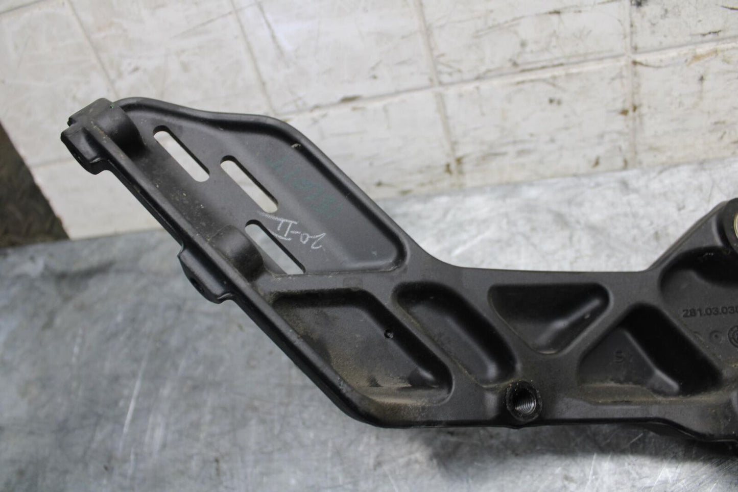 22-23 HUSQVARNA VITPILEN 401 LEFT REARSET REAR SET DRIVER FOOT PEG BRACKET BB541