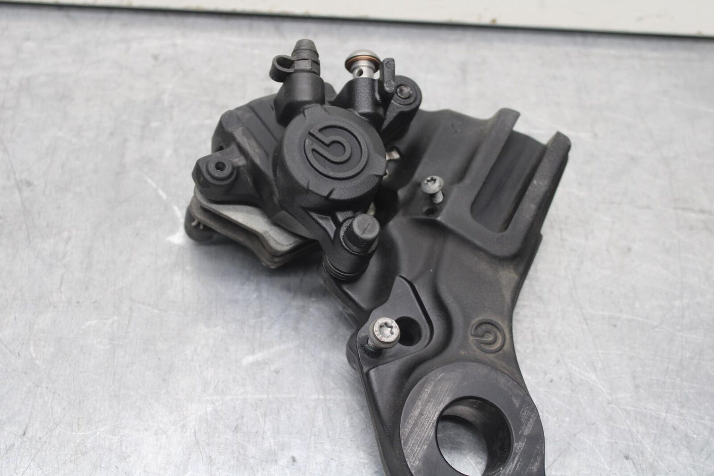 20-23 BMW F900R REAR BACK BRAKE CALIPER W MOUNT BRACKET BB603