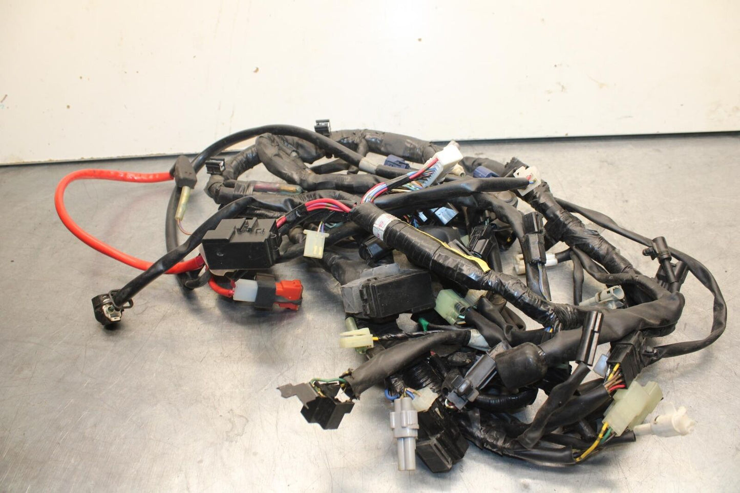 2014 Yamaha FZ09 MAIN ENGINE WIRING HARNESS MOTOR WIRE 1RC-82590-10-00 BB81