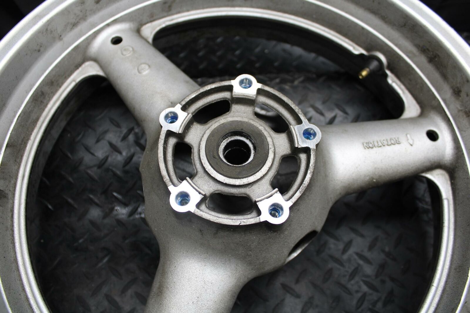 03 SUZUKI SV650S REAR WHEEL BACK RIM 64111-08F10-Y6G BB219