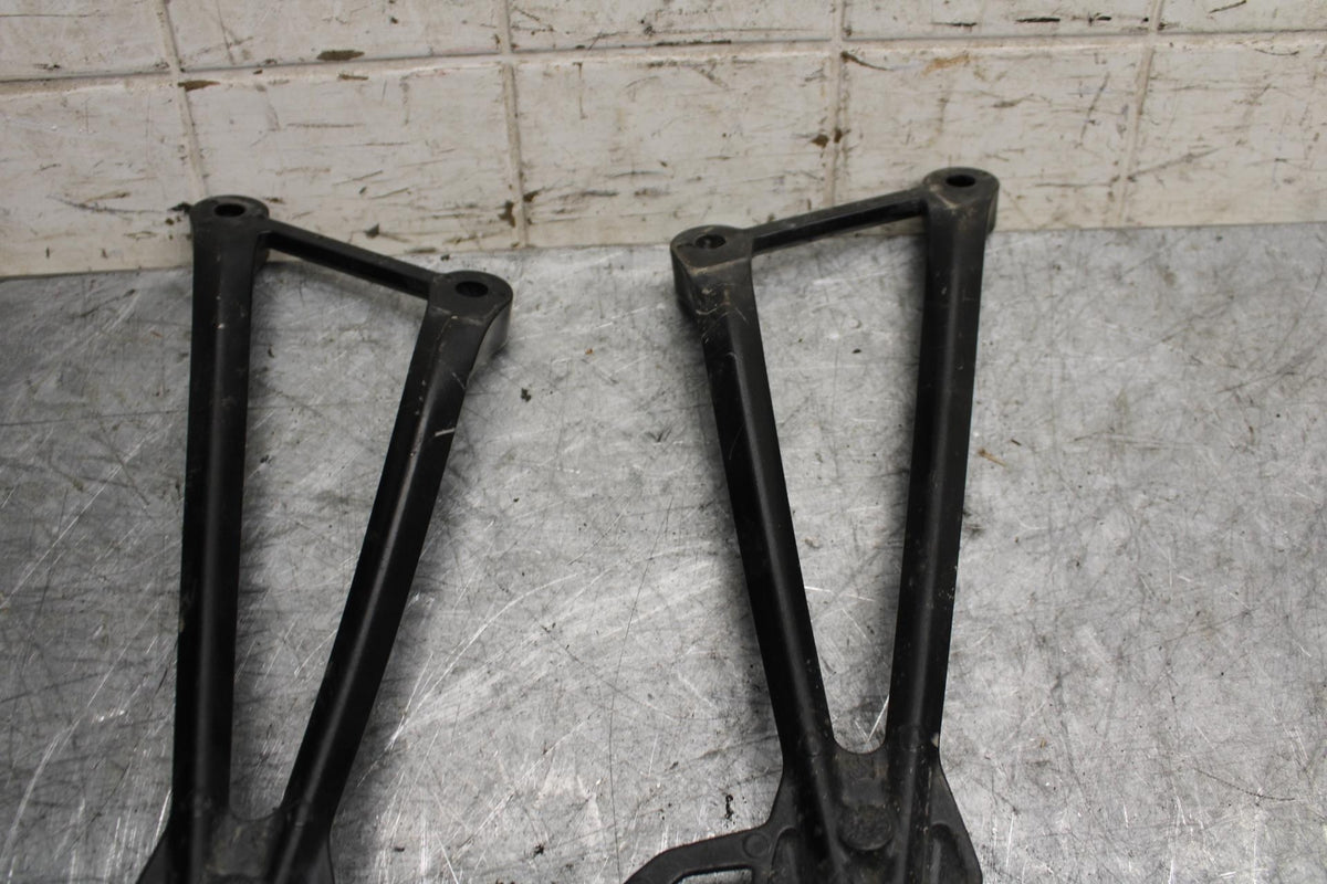 2009 Kawasaki Ninja ZX6R ZX600R REAR BACK PASSENGER PEG SET PAIR BB538