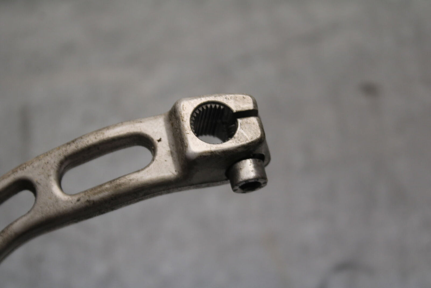 03-04 TRIUMPH DAYTONA 600 SHIFTER PEDAL BB745
