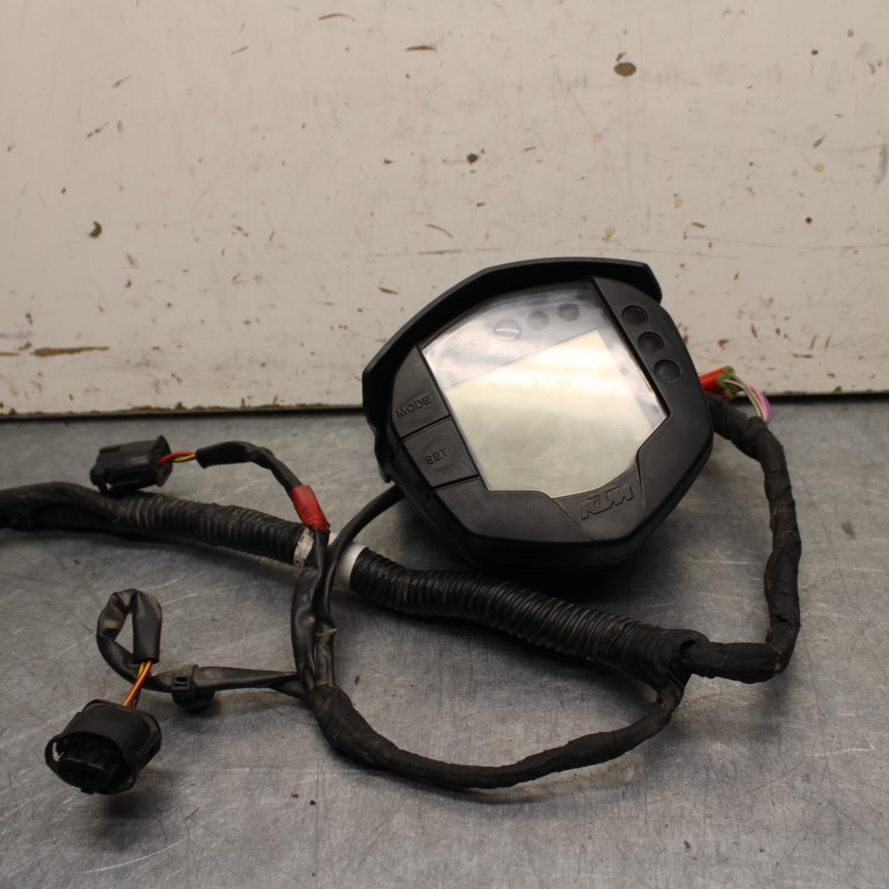 16-24 KTM 390 RC SPEEDO TACH GAUGES DISPLAY CLUSTER SPEEDOMETER TACHOMETER BB648