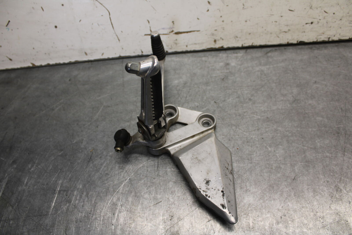 03-07 SUZUKI SV1000S RIGHT LEFT REARSETS REAR SET DRIVER FOOT PEGS BB657