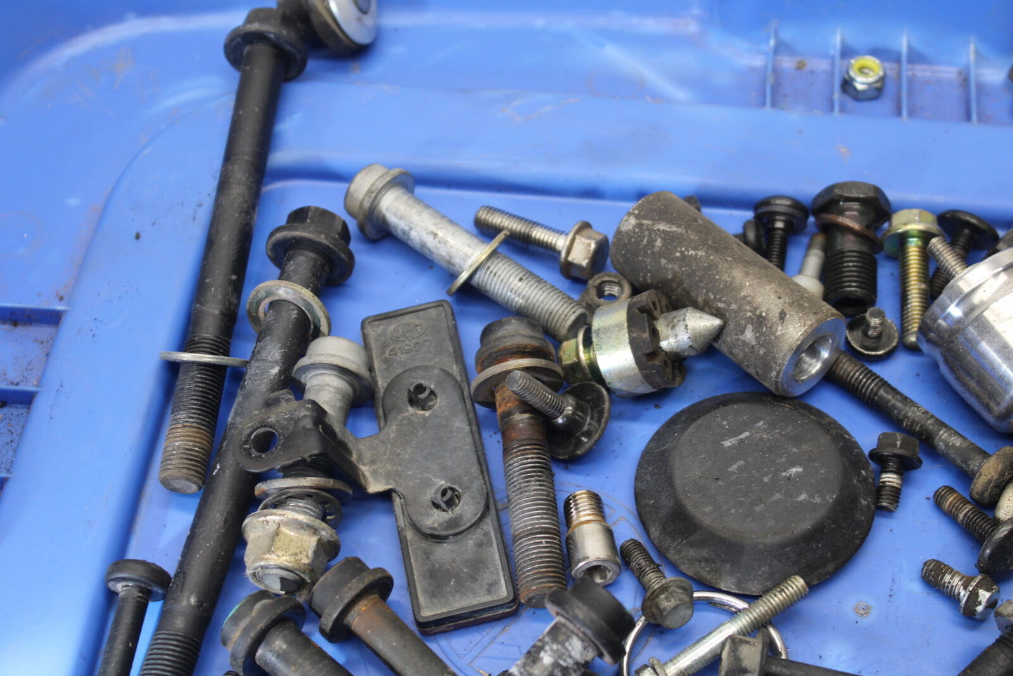01-06 TRIUMPH TIGER 955I MOUNTING BOLTS HARDWARE MOTOR SCREWS BB693