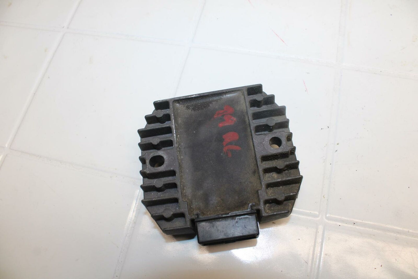 99-00 YAMAHA YZF R6 RECTIFIER VOLTAGE REGULATOR 4JH-81960-01-00 BB04
