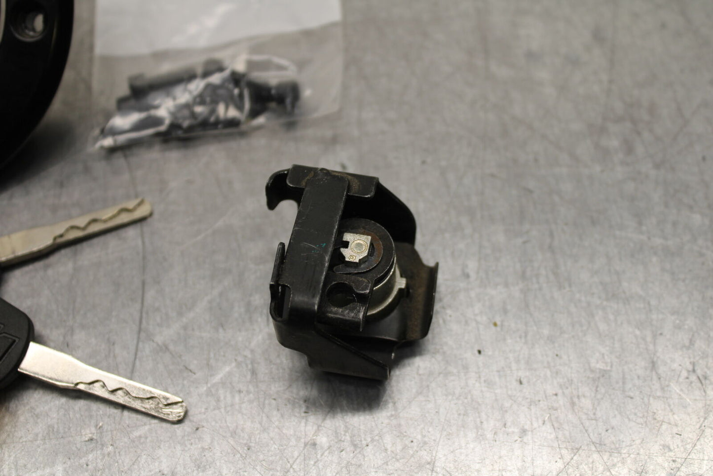 17-24 KTM 390 DUKE IGNITION LOCK KEY SET W/ GAS CAP AND SEAT LOCK BB734