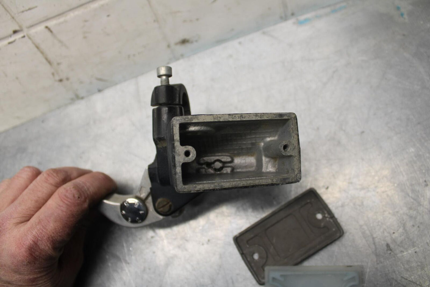 2003 Suzuki Vstrom 1000 DL1000 FRONT BRAKE MASTER CYLINDER w/ LEVER BB07