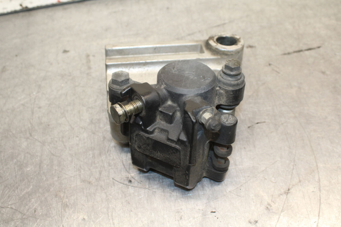 03-04 TRIUMPH DAYTONA 600 REAR BACK BRAKE CALIPER W MOUNT BRACKET BB745