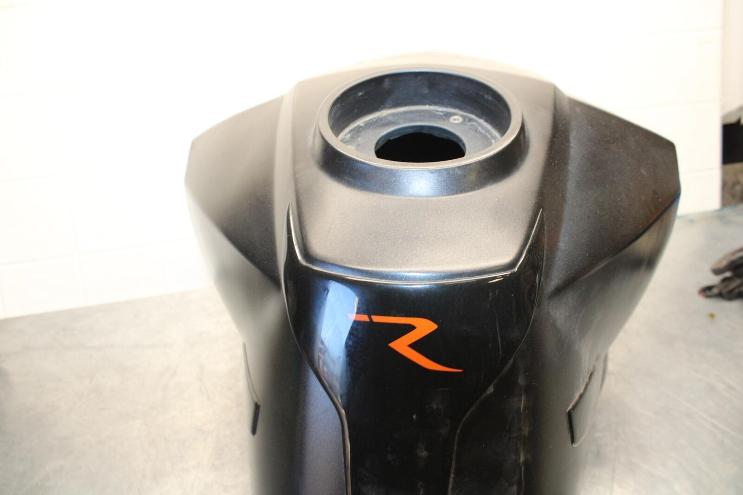 07-11 KTM 990 SUPER DUKE GAS TANK FUEL CELL PETROL RESERVOIR BB578