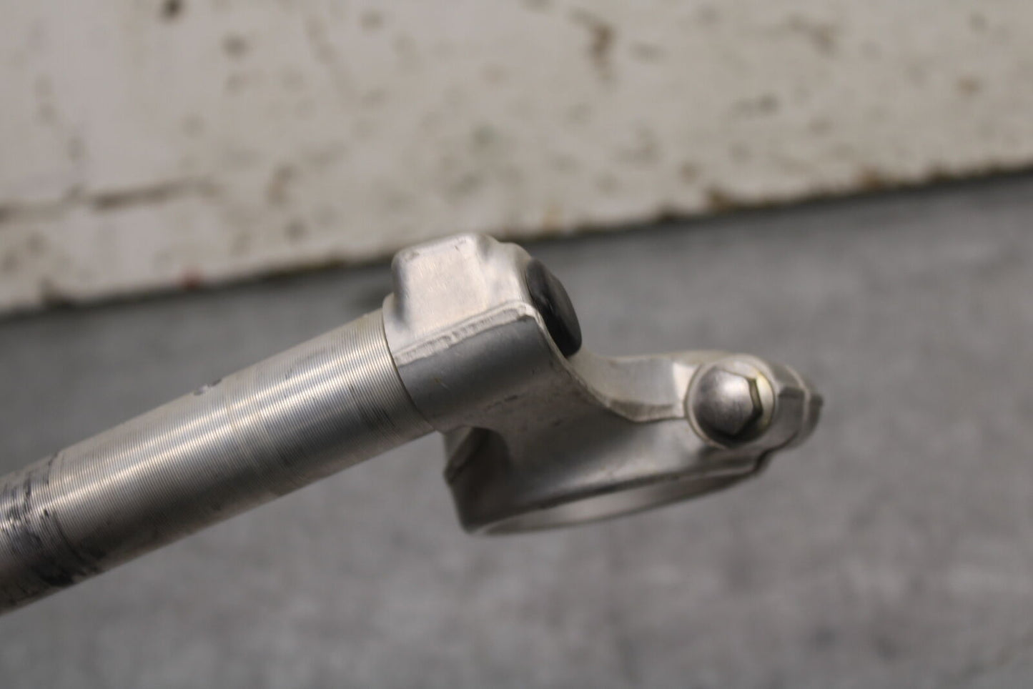 01-02 SUZUKI GSXR1000 RIGHT CLIP ON HANDLEBAR BB113