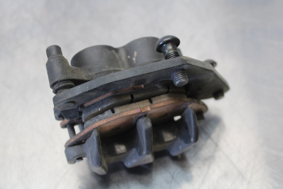 23 YAMAHA YZF R3 RIGHT FRONT BRAKE CALIPER BB147