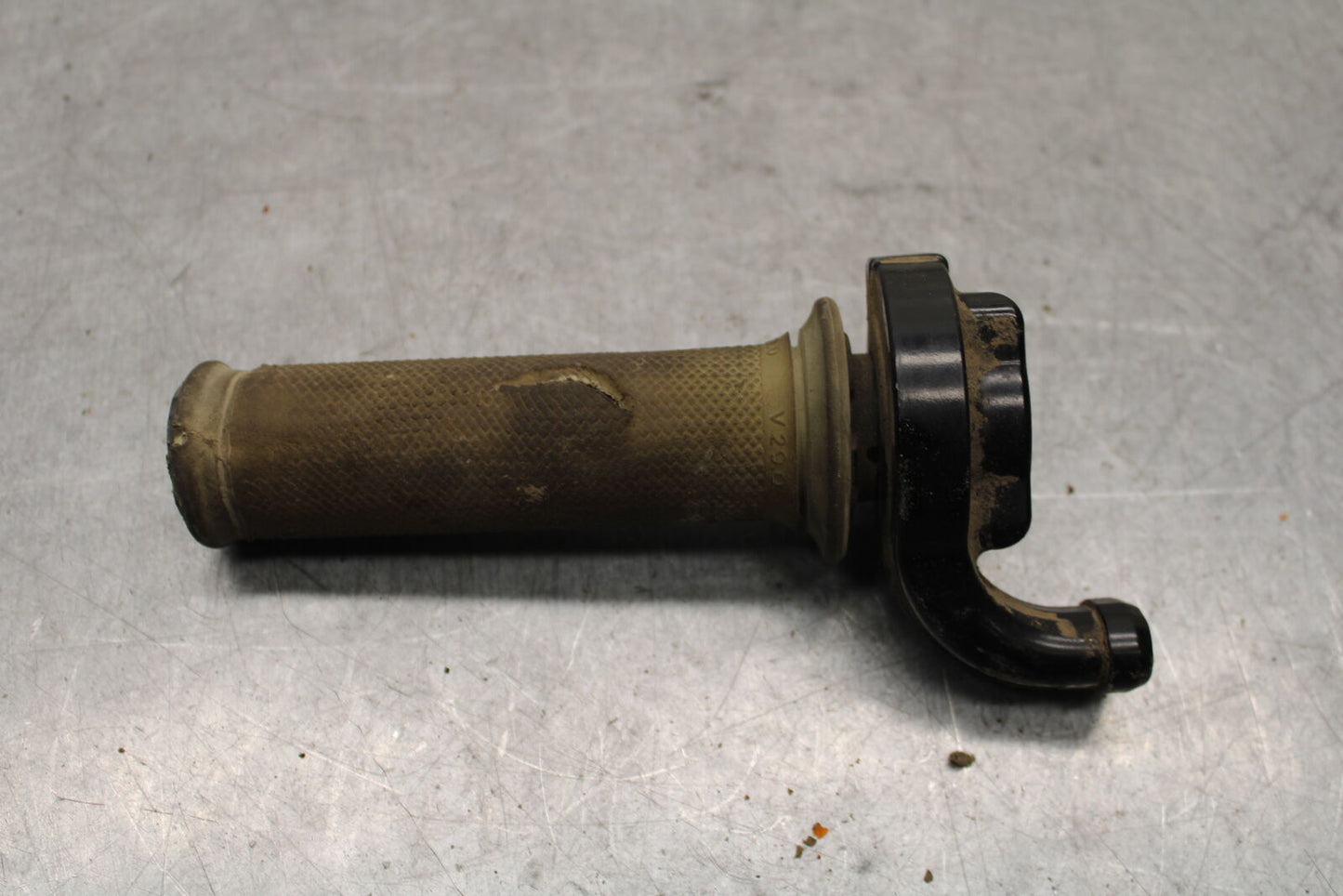 09-11 TRIUMPH DAYTONA 675 THROTTLE CABLE LINE HOUSING GUIDE BB652