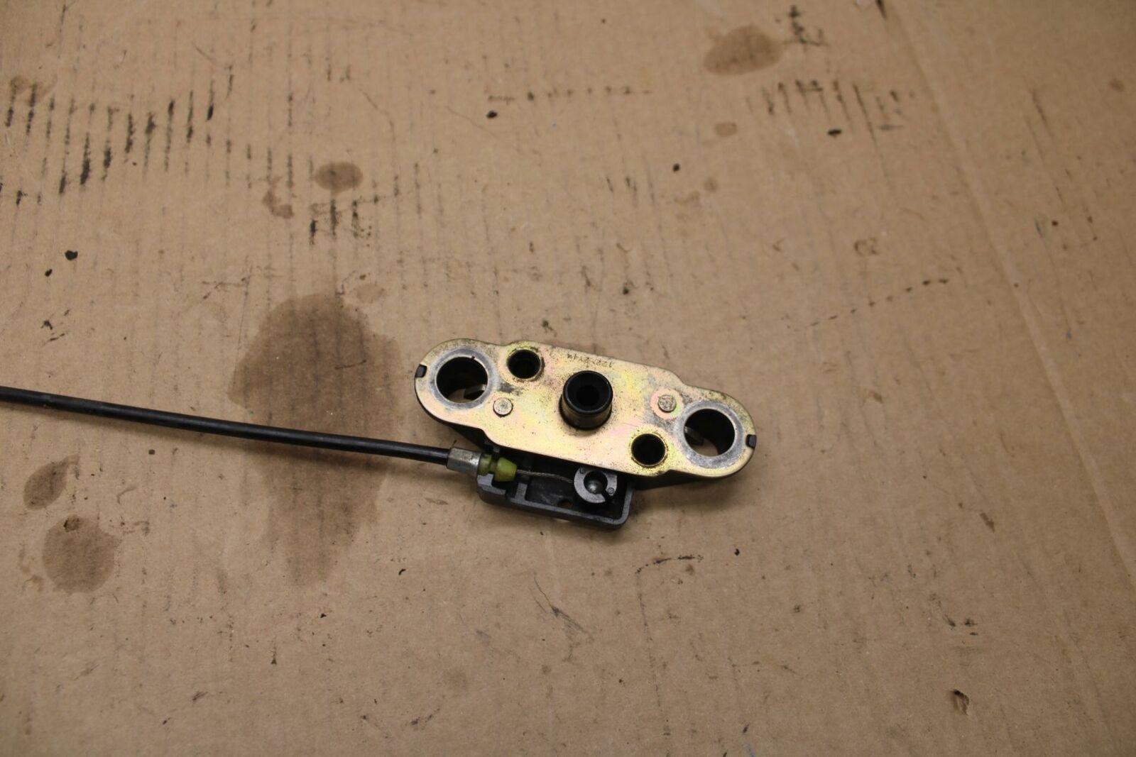 01 SUZUKI GSXR1000 REAR PASSENGER SEAT LATCH LOCK ASSEMBLY BB155b