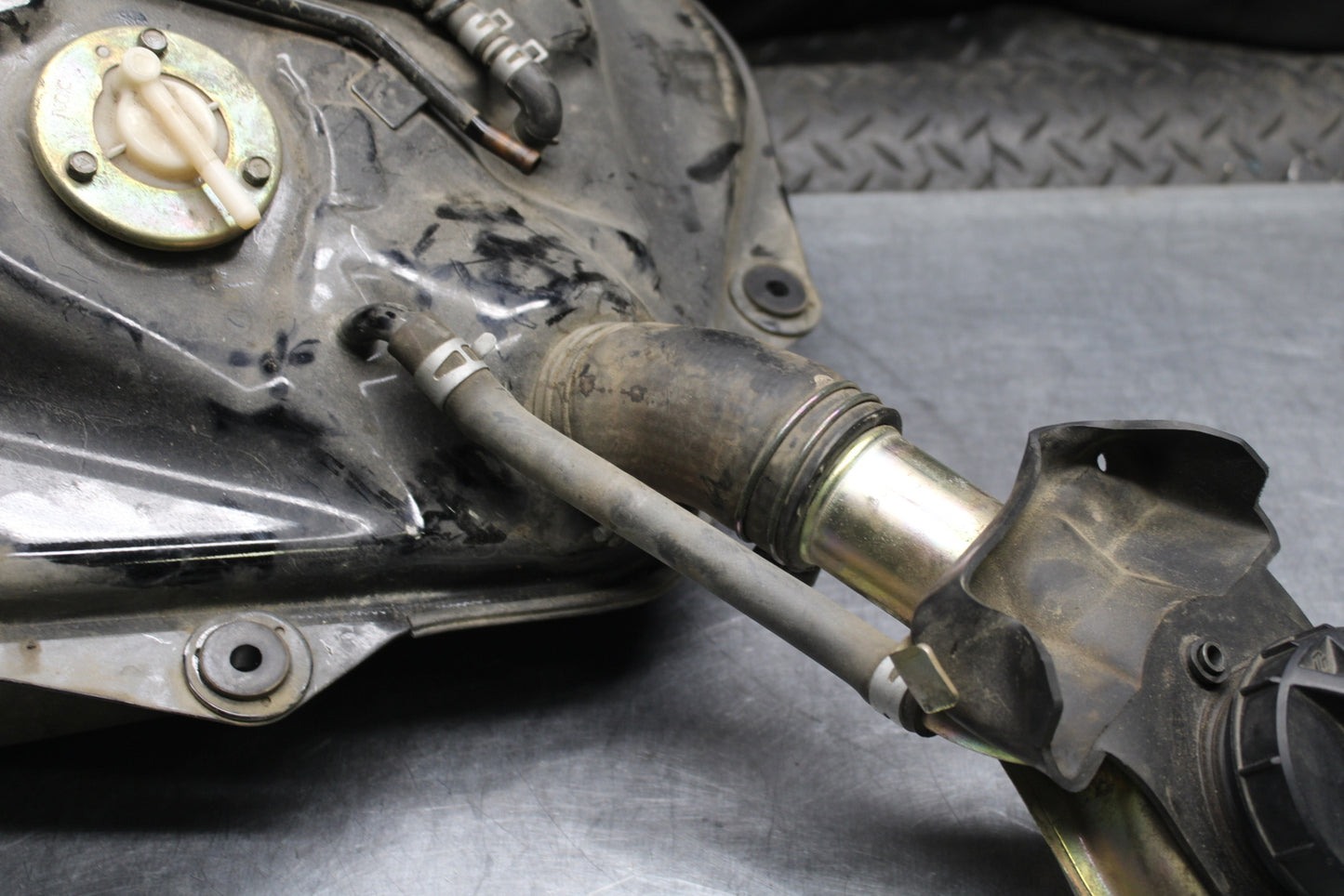00 SUZUKI INTRUDER 1500 VL1500 GAS TANK FUEL PETROL RESERVOIR BB761