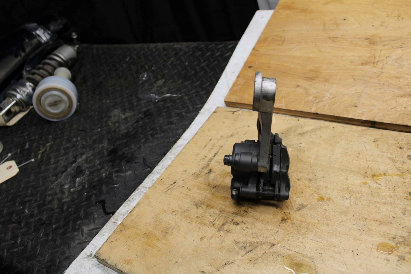 02-03 SUZUKI VSTROM 1000 REAR BACK BRAKE CALIPER W MOUNT BRACKET BB331