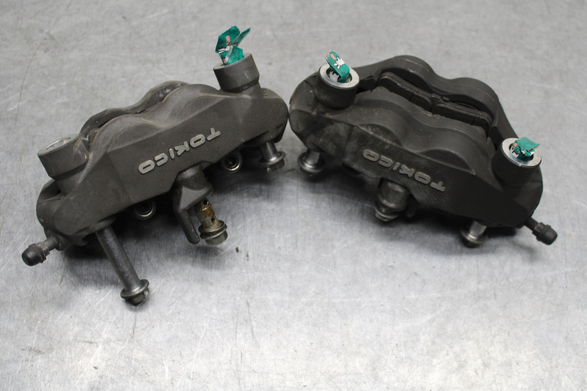 06-07 SUZUKI GSXR750 RIGHT LEFT FRONT BRAKE CALIPER SET PAIR CALIPERS BB670