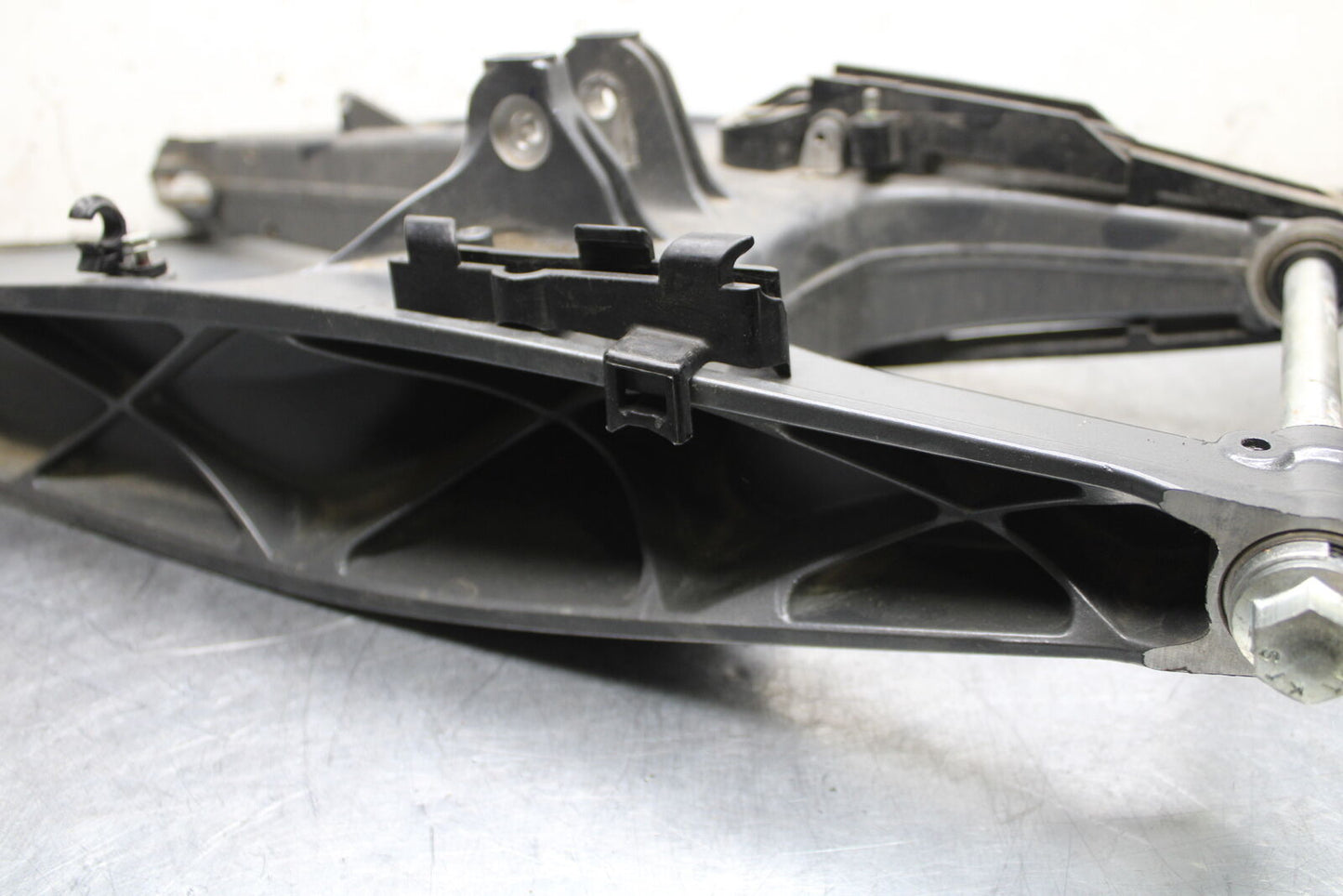 17-24 KTM 390 DUKE REAR SWINGARM BACK SUSPENSION SWING ARM BB734