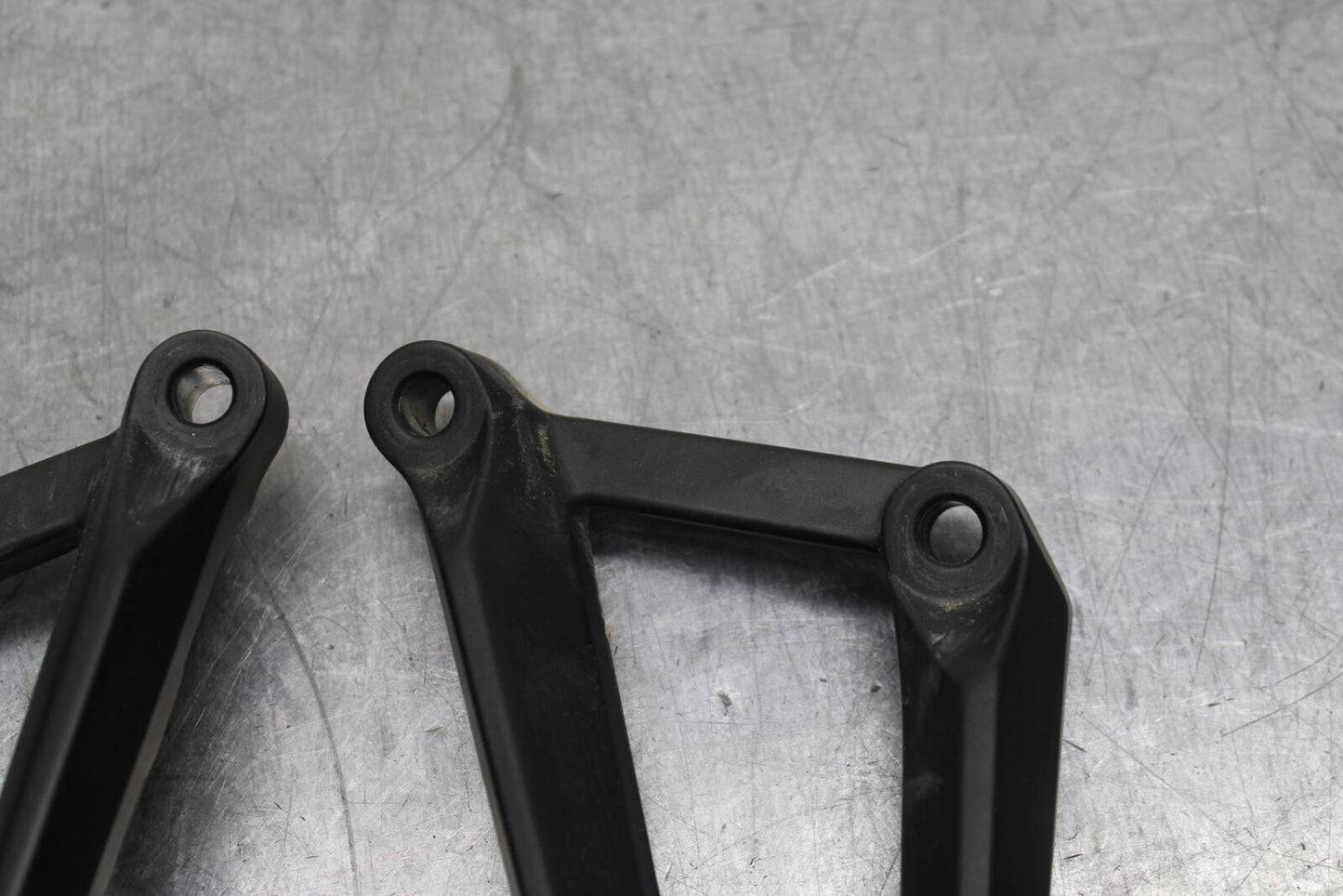 19-24 YAMAHA R3 REAR BACK PASSENGER PEG SET PAIR BB736