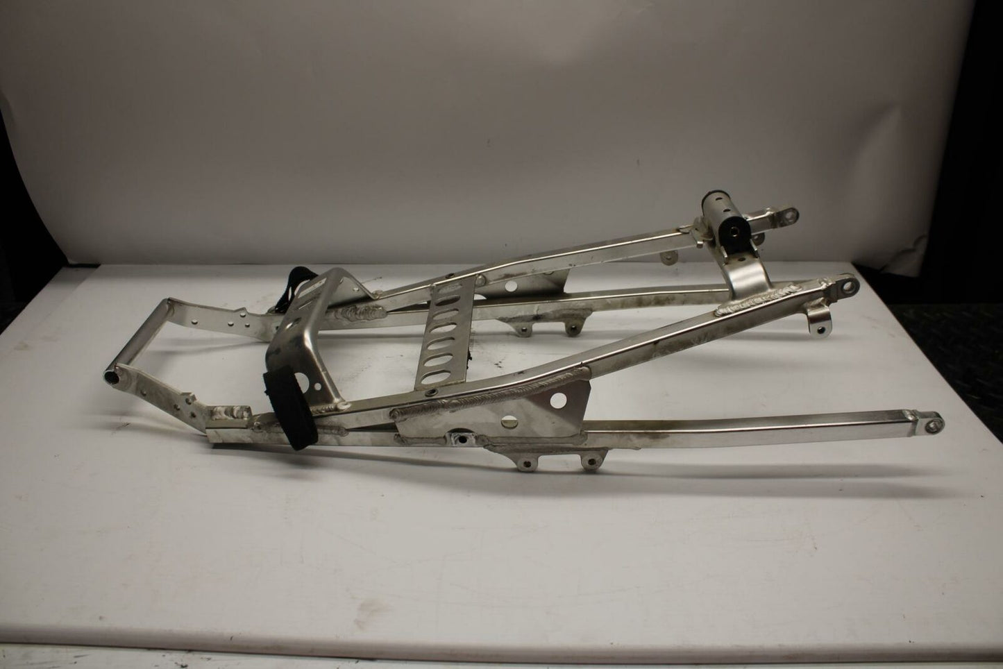99 YAMAHA YZF R6 REAR SUBFRAME BACK SUB FRAME 5EB-21190-01-00 BB246