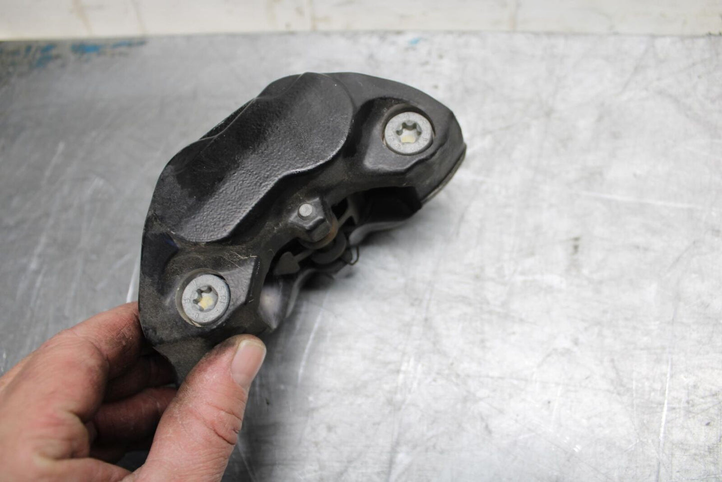 21 HUSQVARNA VITPILEN 401 FRONT BRAKE CALIPER BB467