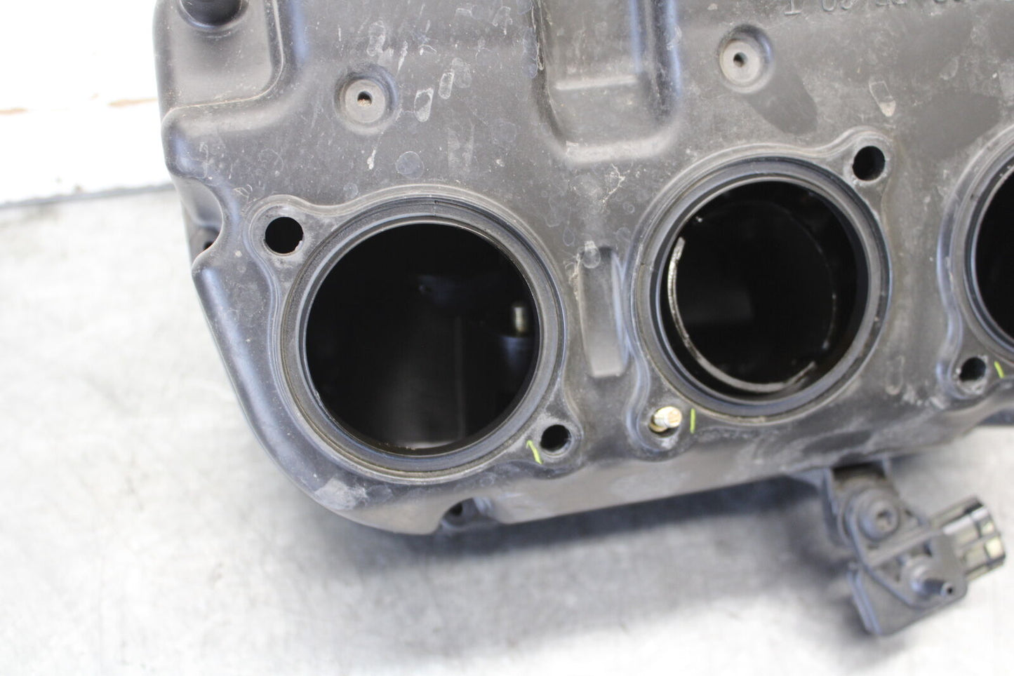 07-08 TRIUMPH DAYTONA 675 AIRBOX AIR INTAKE FILTER BOX BB685