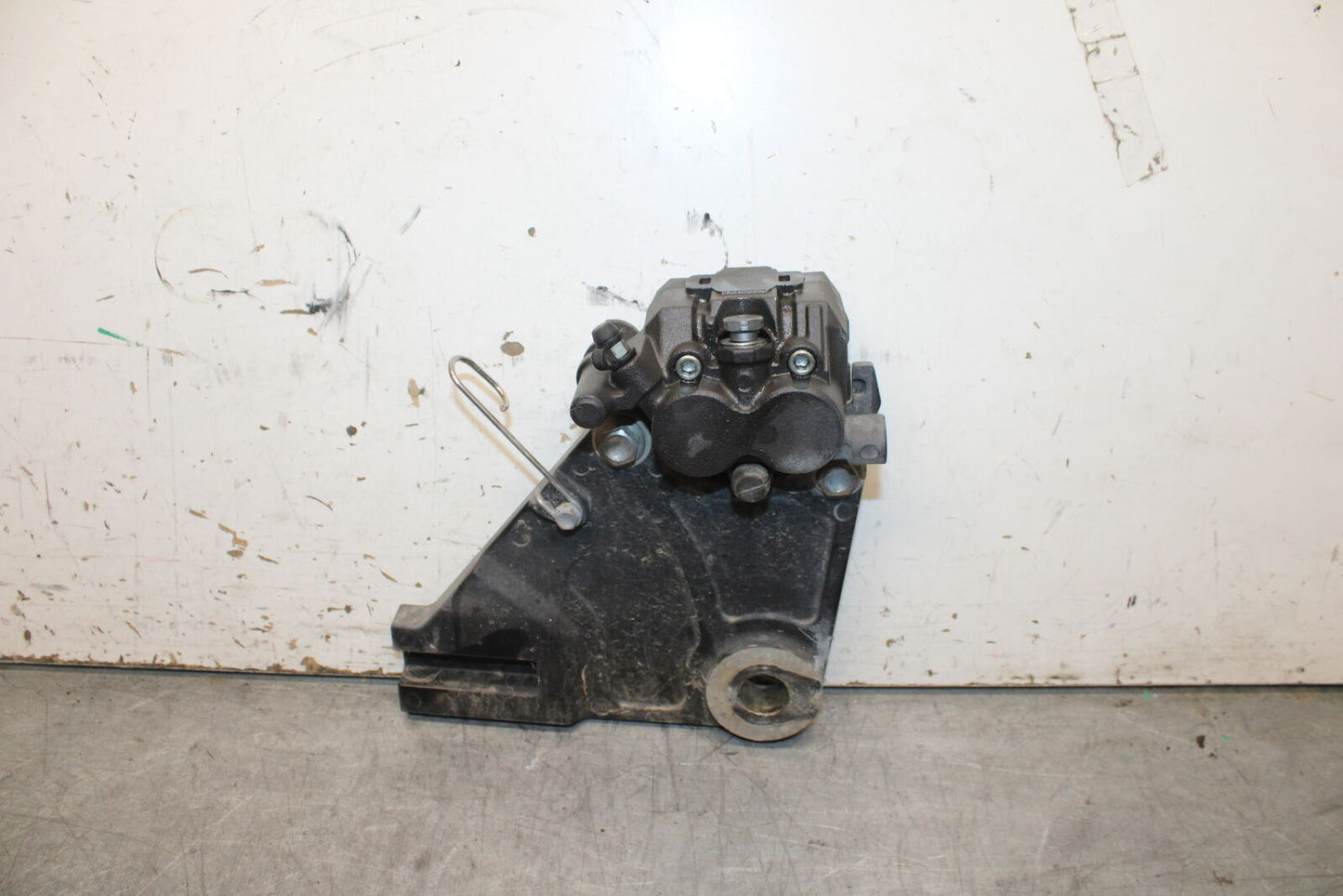 14-16 TRIUMPH AMERICA LT REAR BACK BRAKE CALIPER W MOUNT BRACKET BB720
