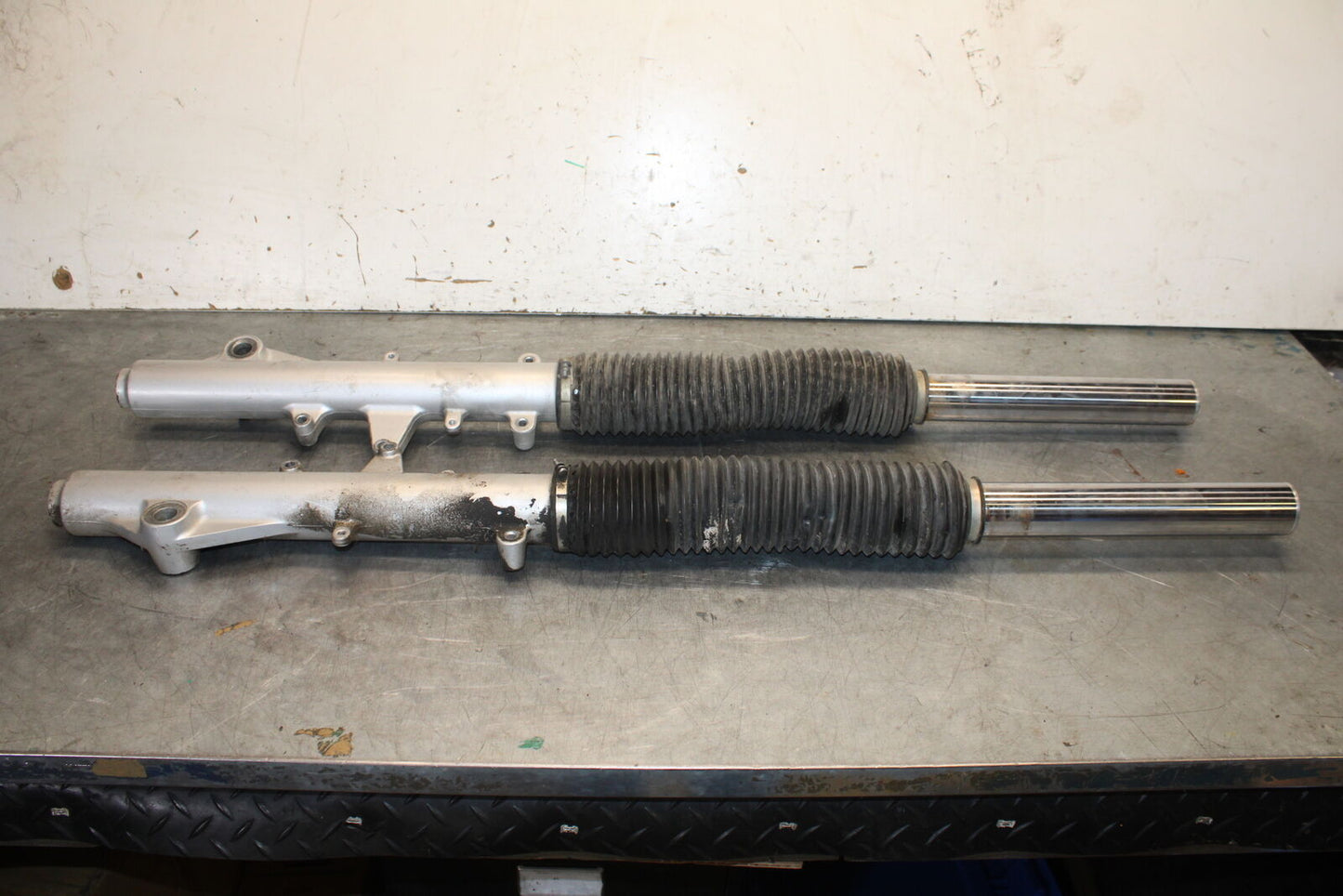 01-06 TRIUMPH TIGER 955I FRONT FORKS SHOCK SUSPENSION SET PAIR BB693