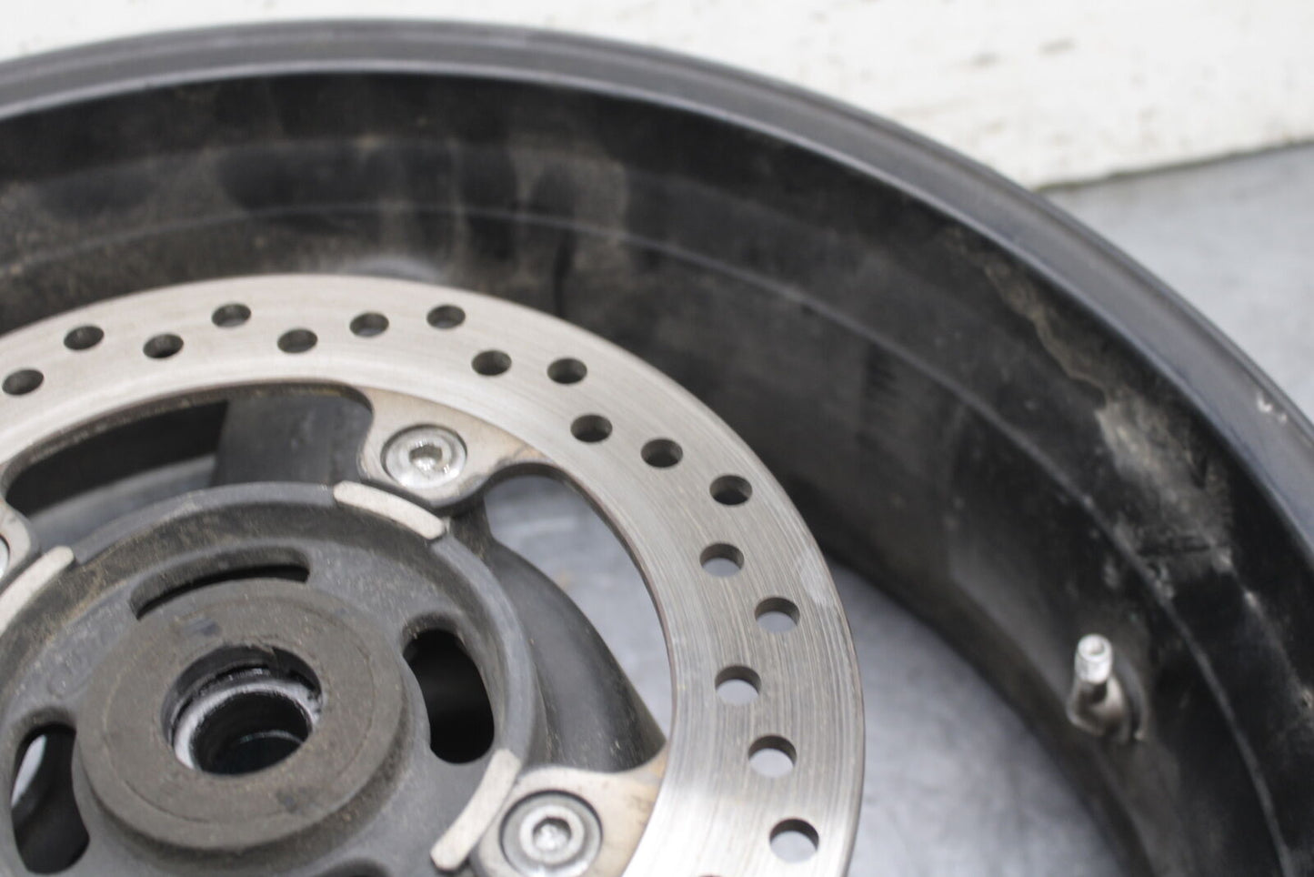 03-04 TRIUMPH DAYTONA 600 REAR WHEEL BACK RIM BB745