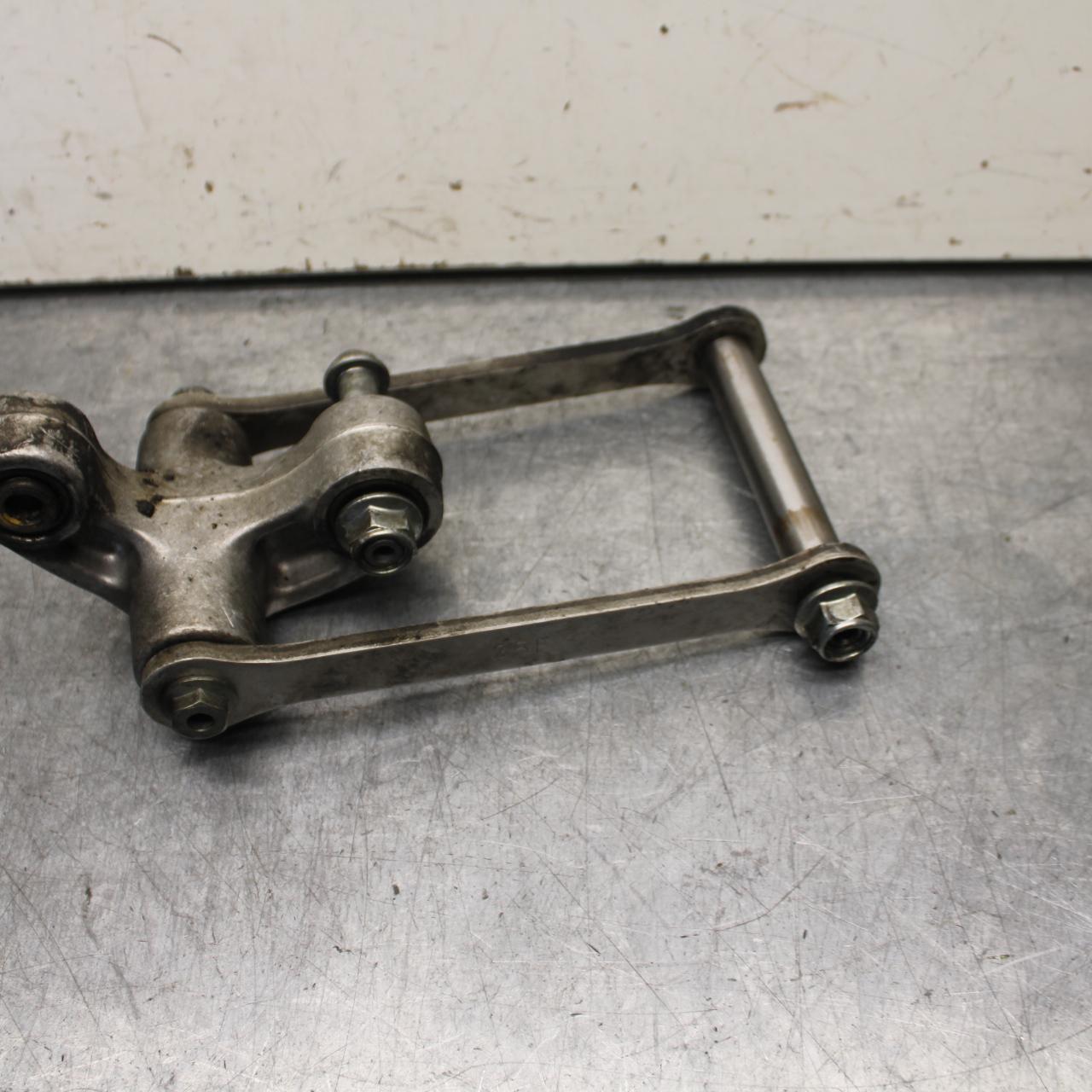 01 SUZUKI GSXR1000 REAR DOGBONE SHOCK LINKAGE LINK 62600-35870 BB100