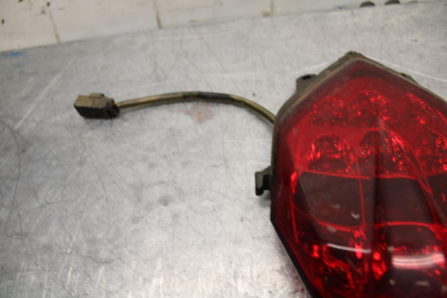 14-15 TRIUMPH STREET TRIPLE R REAR TAIL TAILLIGHT BACK BRAKE LIGHT BB441